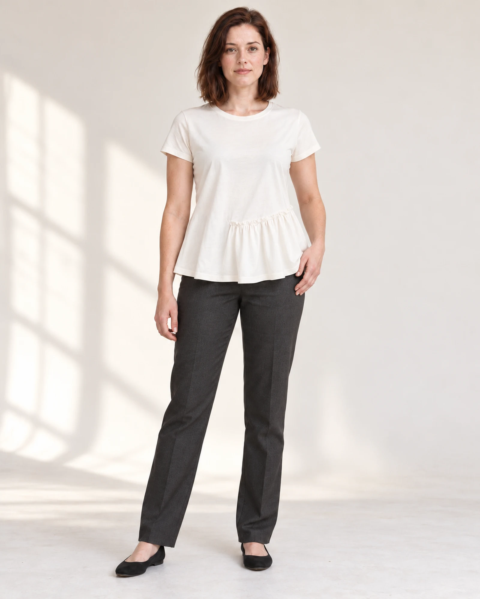 Camiseta con peplum asimétrico, vista de estilismo, SKU 772933599131