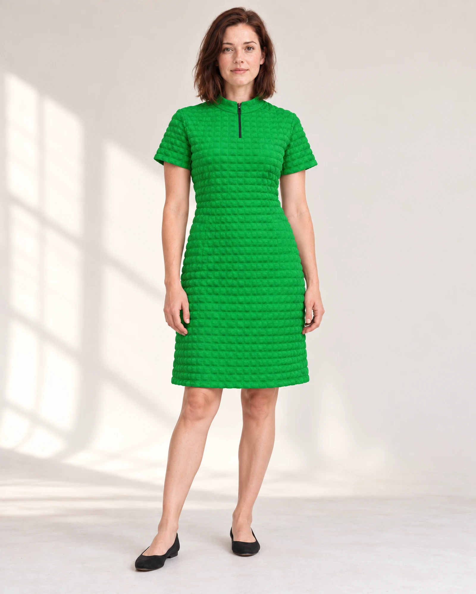 Vestido con textura y cremallera al cuello, vista de estilismo, SKU N8070