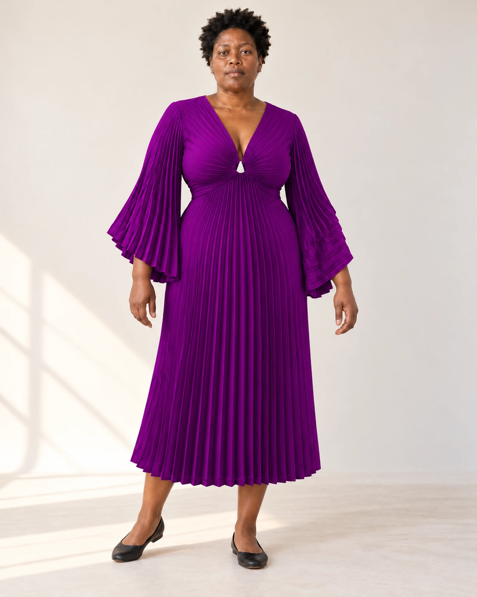 Vestido plisado de escote en V y mangas acampanadas, vista de estilismo, SKU N8154